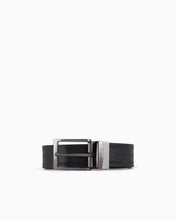 Carica l&#39;immagine nel visualizzatore di Gallery, Emporio Armani Cintura reversibile in pelle logo all-over marrone e nera
