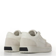 Carica l'immagine nel visualizzatore di Gallery, Emporio Armani Sneakers bianche logo lettering laterale
