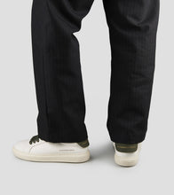 Carica l'immagine nel visualizzatore di Gallery, Alexander Smith Soho Sneakers Uomo in morbida pelle bianca con inserti verdi
