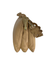 Carica l'immagine nel visualizzatore di Gallery, MBRC borsa camel media in pelle tre scomparti zip con doppia tracolla
