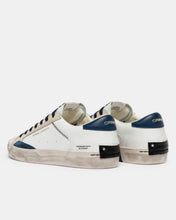 Carica l'immagine nel visualizzatore di Gallery, CRIME LONDON sneakers uomo Distressed bianche retro blu
