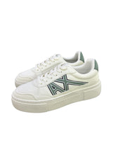 Carica l&#39;immagine nel visualizzatore di Gallery, Armani Exchange Sneakers bianche con logo verde
