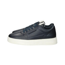 Carica l&#39;immagine nel visualizzatore di Gallery, Emporio Armani Sneakers in pelle con dettagli termoformati blu
