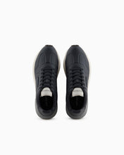 Carica l'immagine nel visualizzatore di Gallery, Emporio Armani Sneakers in pelle con dettagli termoformati blu
