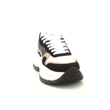 Carica l&#39;immagine nel visualizzatore di Gallery, Armani Exchange Sneakers chunky nere e rosa
