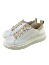 Carica l'immagine nel visualizzatore di Gallery, Alexander Smith sneakers uomo Wembley deconstructed in pelle bianca martellata inserti beige
