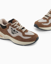 Carica l&#39;immagine nel visualizzatore di Gallery, Emporio Armani Donna Sneakers in mesh logo aquila marrone e beige
