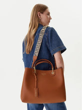Carica l'immagine nel visualizzatore di Gallery, Emporio Armani Shopper MyEA Bag media stampa cervo cuoio
