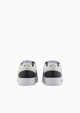 Carica l&#39;immagine nel visualizzatore di Gallery, Armani Exchange Sneakers scritta suola nere
