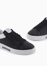 Carica l&#39;immagine nel visualizzatore di Gallery, Armani Exchange Sneakers scritta suola nere
