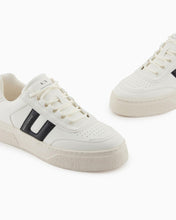 Carica l&#39;immagine nel visualizzatore di Gallery, Armani Exchange Sneakers uomo bianche con platform e fascia nera
