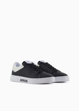 Carica l&#39;immagine nel visualizzatore di Gallery, Armani Exchange Sneakers scritta suola nere
