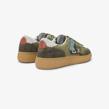 Carica l'immagine nel visualizzatore di Gallery, Sun68 Sneakers Uomo Luis in tela e suede verde militare
