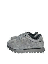 Carica l&#39;immagine nel visualizzatore di Gallery, Armani Exchange Sneakers in camoscio
