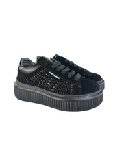 Carica l&#39;immagine nel visualizzatore di Gallery, Janet&amp;Janet sneakers donna platform nere in camoscio con strass
