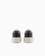 Carica l&#39;immagine nel visualizzatore di Gallery, Armani Exchange Sneakers donna nere platform
