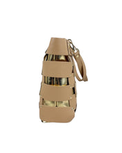 Carica l'immagine nel visualizzatore di Gallery, MBRC Borsa camel e oro in pelle intrecciata con sacca estraibile
