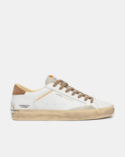 Carica l'immagine nel visualizzatore di Gallery, CRIME LONDON sneakers uomo Distressed bianche lacci e retro camel
