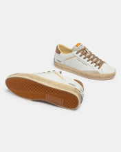 Carica l'immagine nel visualizzatore di Gallery, CRIME LONDON sneakers uomo Distressed bianche lacci e retro camel
