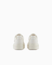 Carica l&#39;immagine nel visualizzatore di Gallery, Armani Exchange Sneakers donna bianche platform
