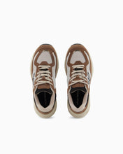 Carica l&#39;immagine nel visualizzatore di Gallery, Emporio Armani Donna Sneakers in mesh logo aquila marrone e beige
