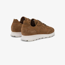 Carica l'immagine nel visualizzatore di Gallery, Sun68 Sneakers Uomo Tom Raw Edge in suede marrone volpe
