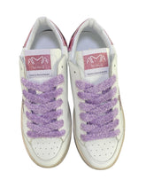 Carica l'immagine nel visualizzatore di Gallery, AMA BRAND sneakers donna in pelle bianche e lilla lacci e stemma glitter
