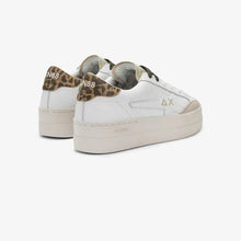 Carica l&#39;immagine nel visualizzatore di Gallery, Sun68 Sneakers donna Big katy leather bianche retro leopardato
