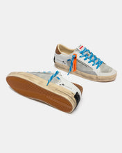 Carica l'immagine nel visualizzatore di Gallery, CRIME LONDON sneakers uomo sk8 deluxe bianche e grigie lacci celesti
