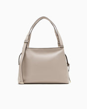 Carica l'immagine nel visualizzatore di Gallery, Armani Exchange borsa donna beige grande manico regolabile
