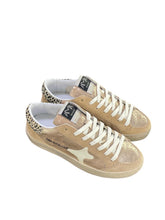 Carica l'immagine nel visualizzatore di Gallery, AMA BRAND sneakers donna dorate in pelle laminata retro leopardato
