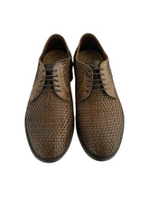 Carica l'immagine nel visualizzatore di Gallery, Scarpe stringate PAWELK'S marroni in pelle intrecciata
