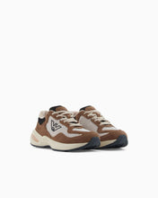Carica l&#39;immagine nel visualizzatore di Gallery, Emporio Armani Donna Sneakers in mesh logo aquila marrone e beige
