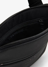 Carica l&#39;immagine nel visualizzatore di Gallery, Armani Exchange Tracolla nera con tasca esterna
