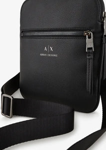 Armani Exchange Tracolla nera con tasca esterna