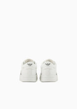 Carica l&#39;immagine nel visualizzatore di Gallery, Emporio Armani Sneakers in pelle con dettagli a contrasto
