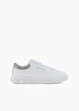 Carica l&#39;immagine nel visualizzatore di Gallery, Armani Exchange sneakers con retro a contrasto logo bianche
