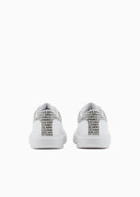 Carica l&#39;immagine nel visualizzatore di Gallery, Armani Exchange sneakers con retro a contrasto logo bianche
