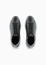 Carica l&#39;immagine nel visualizzatore di Gallery, Armani Exchange sneakers con retro a contrasto logo nere
