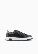 Carica l&#39;immagine nel visualizzatore di Gallery, Armani Exchange sneakers con retro a contrasto logo nere
