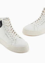 Carica l&#39;immagine nel visualizzatore di Gallery, Armani Exchange sneakers alte in pelle
