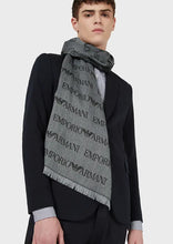 Carica l&#39;immagine nel visualizzatore di Gallery, Emporio Armani Sciarpa in misto lana lettering jacquard all over
