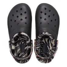 Carica l&#39;immagine nel visualizzatore di Gallery, CROCS Classic Lined Animal Remix Clog sabot con pelliccetta FW COLLECTION
